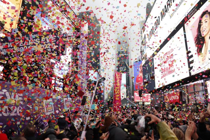 times square new year ball drop crowd