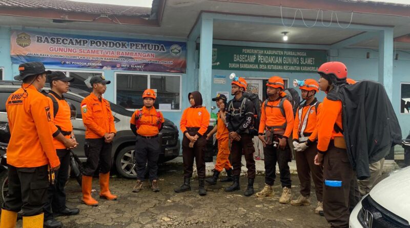 team sar gunung slamet
